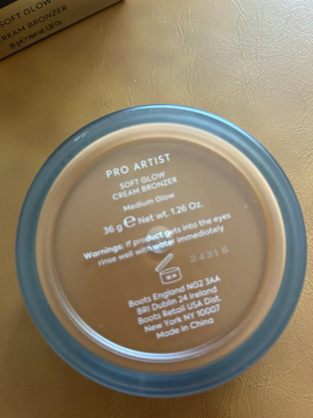 No 7 Pro Artist Soft Glow Cream Bronzer in Medium